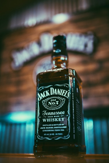Cocktailurile cu whiskey perfecte pentru petrecerile de primăvară (P)