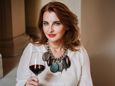 Diana Pavelescu: expertiză şi pasiune pentru vinuri la Unvinpezi.ro