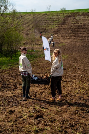 Promisiunea glo prinde rădăcini cu fiecare copac plantat! Peste 23.000 de copaci plantaţi în judeţele Buzău şi Călăraşi, în cadrul campaniei ”Reciclăm & Plantăm Împreună!” (P)