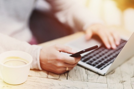 Top 10 lucruri importante înainte să deschizi un cont bancar online – Ghid BCR 2025