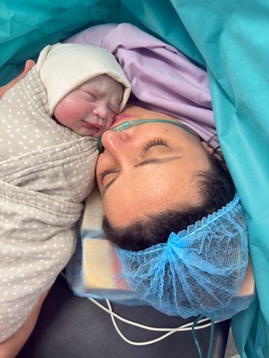 În mâinile potrivite: o sarcina cu risc crescut, dusă la final cu bine datorită echipei medicale de la Maternitatea Regina Maria