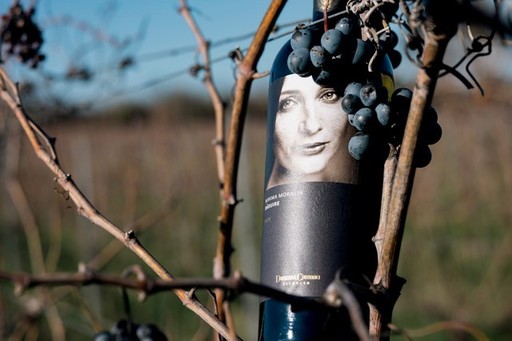 Două vinuri de la Domeniul Coroanei Segarcea, considerate perfecte, la prestigioasa competiţie Femmes et Vins du Monde din Monaco