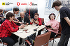 Raiffeisen Bank România se alătură Fundaţiei Vodafone pentru a transforma viaţa seniorilor prin programul Hi Digital