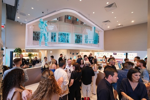 Noul IQOS Boutique Victoriei: concept de tip Retail 2.0 şi o instalaţie artistică semnată Sebastian Comănescu