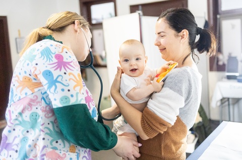 Programul „Primul pas spre sănătate” - 98% dintre femeile însărcinate au beneficiat de cel puţin un control sau investigaţie prenatală în comunitate/ În România, aproape una din trei naşteri are loc fără niciun control prenatal