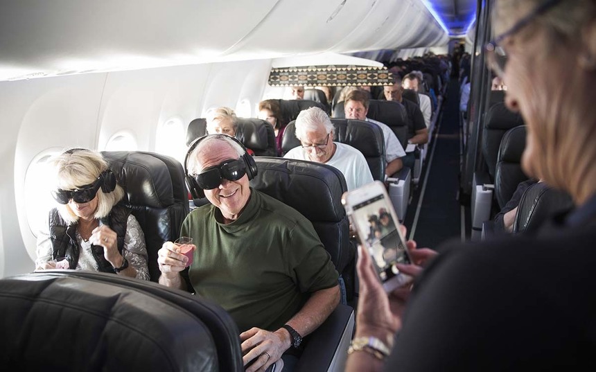 O companie aviatică oferă pasagerilor experienţe de realitate virtuală ca mijloc de entertainment pe durata zborurilor
