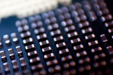 Oamenii de ştiinţă au creat un cip care va accelera dezvoltarea inteligenţei artificiale