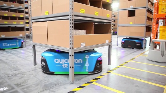 O companie chineză a deschis un depozit în care lucrează peste 700 de roboţi - VIDEO