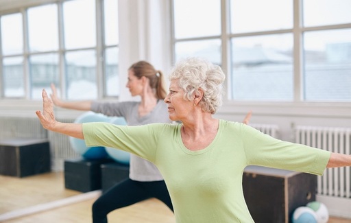Studiu: Exerciţiile fizice ar putea fi la fel de eficiente în reducerea tensiunii arteriale ca şi medicaţia