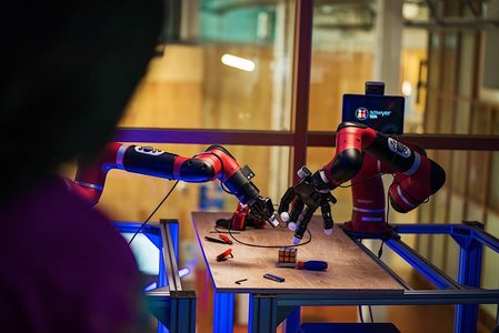 Roboţii antrenaţi folosind învăţarea autodidactă devin eficienţi într-un timp scurt