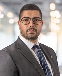 Traiul şi business-ul în România: Ghid privind dreptul imigrărilor pentru investitori şi cetăţeni străini

