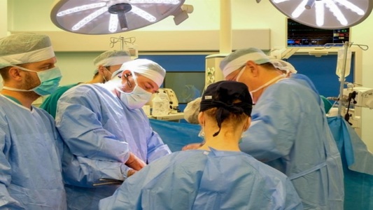 Pacientă cu cancer peritoneal salvată de medicii de la MedLife Sibiu printr-o metodă revoluţionară de tratament – citoreducţia tumorală şi HIPEC