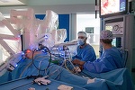 Premieră naţională: MedLife Polisano Sibiu, singurul spital privat din România care a realizat o tiroidectomie cu robotul da Vinci prin tehnica BABA