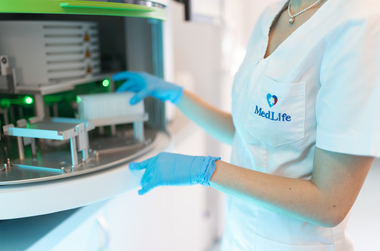 Tehnologia avansată de laborator salvează vieţi – vezi parcursul unei probe la MedLife