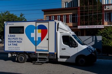 MedLife extinde proiectul Caravana cu Sănătate: analize şi consultaţii medicale gratuite în Timiş şi Galaţi
