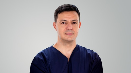 Dr. Tudor Mateescu, specialist în chirurgie toracică la MedLife Timişoara: „Robotul ne oferă o vizibilitate de zece ori mai bună”