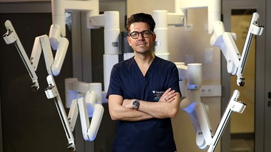 Ochi deschişi pentru prima dată: Intervenţie rară, reuşită de dr. Maximilian şi George Muntean, din cadrul MedLife