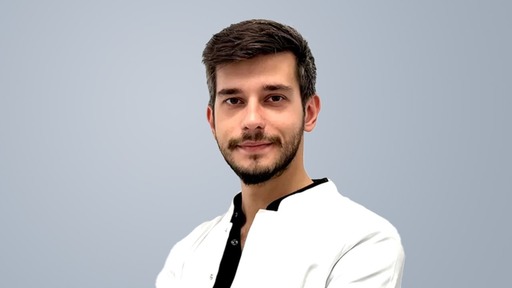 Cataracta nu afectează doar vârstnicii. Dr. Robert Babalâc, oftalmolog, explică cum afectează vederea această afecţiune