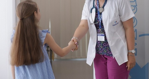 De ce antibioticele NU sunt necesare în virozele copiilor. Explicaţiile unui medic pediatru