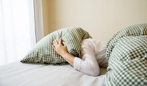 Atacuri de panică, depresie şi insomnie, afectări psihice ale femeilor în peri şi menopauză. Psihiatru: „E un moment bun să îşi schimbe stilul de viaţă”