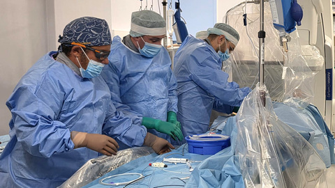 Intervenţie cardiacă rară la Spitalul MedLife Polisano Sibiu: procedură TAVI realizată cu succes la un pacient cu inima poziţionată în partea dreaptă