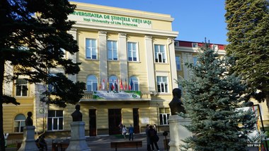 Anchetă la o universitate din Iaşi, unde o profesoară este acuzată că foloseşte un dispozitiv anti-bruiaj în timpul examenelor