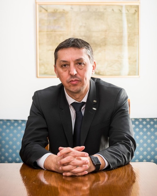 Ministerul Educaţiei pregăteşte debirocratizarea-simplificarea şi digitalizarea activităţilor şi aşteaptă, până în 15 august, sugestii de la cei implicaţi

