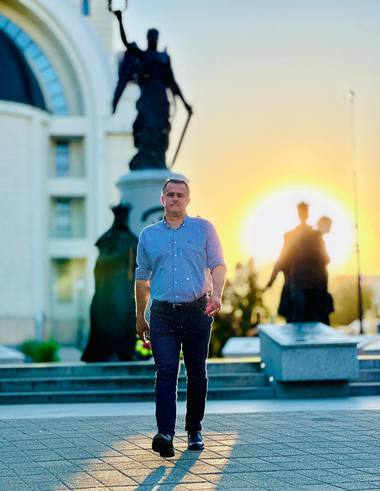 Lucian Viziteu anunţă că rămâne primar, deşi a susţinut examenul de titularizare: Iar s-a făcut furtună într-un pahar cu apă / Informatica e un domeniu în care, dacă iei o pauză prea lungă, rişti să te deprofesionalizezi / Nu mai sunt ”de 10” la teorie