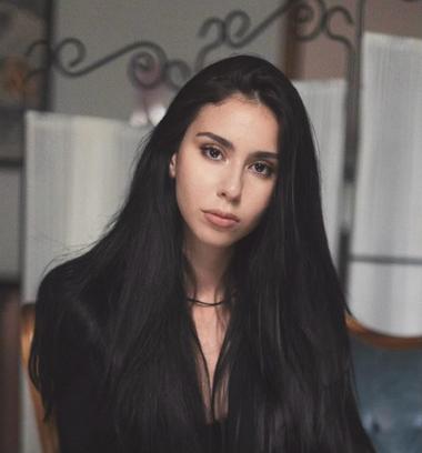„În România, şcoala glorifică notele mari, nemeritate, ignoră iniţiativa şi respinge exprimarea liberă”. INTERVIU cu Mara Mirea, studentă în Olanda