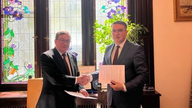 Parteneriat pentru educaţie şi sănătate între Inspectoratul Şcolar al Municipiului Bucureşti şi Universitatea de Medicină şi Farmacie ”Carol Davila” – Elevii şi profesorii vor fi instruiţi privind resuscitarea de bază