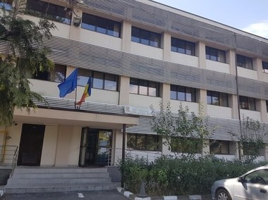 Anchetă la Liceul Tehnologic ”Dumitru Dumitrescu” din Buftea, după ce un elev a pulverizat spray lacrimogen / Trei elevi şi două cadre didactice au primit îngrijiri medicale