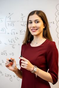 De ce a ales o tânără să devină profesoară de matematică şi cum reuşeşte să inspire elevii