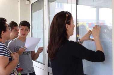 Manuale din anii ’70 pentru meseriile anilor 2030: sistemul tehnologic rămâne în urmă cu deceniile