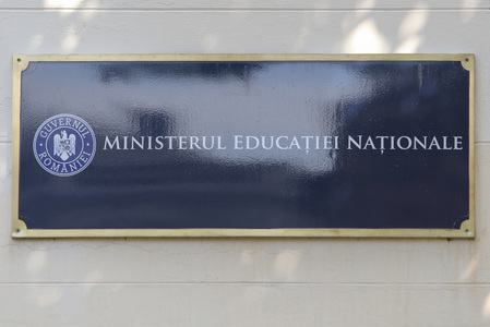 Ministerul Educaţiei a pus în dezbatere publică programele şcolare aferente noilor planuri-cadru pentru liceu / Se aşteaptă propuneri până în 12 decembrie / evemimente de prezentare pentru disciplinele din trunchiul comun, cu debut în clasa a IX-a 