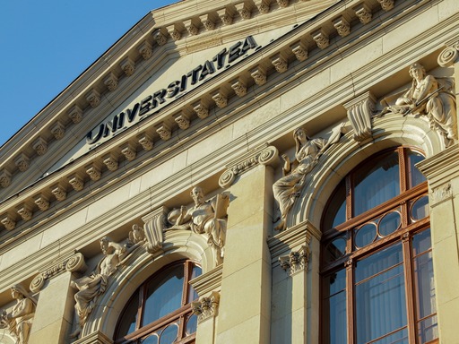 Universitatea Babeş-Bolyai: Studenţii actuali nu vor fi afectaţi în niciun fel de majorarea taxelor de admitere şi şcolarizare / Noile taxe, valabile din anul universitar 2026-2027