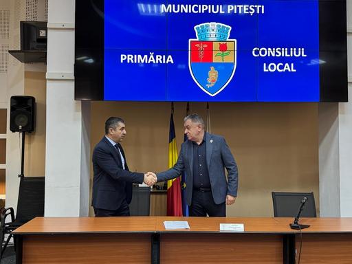 Primăria Piteşti a semnat contractul pentru continuarea lucrărilor de renovare energetică la Colegiul Economic ”Maria Teiuleanu”, după rezilierea celui iniţial / Stadiul lucrărilor a ajuns la 50%



