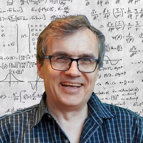 INTERVIU - Cristian Presură, fizician: Pe termen scurt, în următorii 70 de ani, omenirea nu se va autodistruge / Valul anti-ştiinţă a crescut foarte mult. E atât de mare acest val de ură, încât nici eu nu pot să spun că îi fac faţă