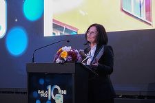 Gala News.ro - Directoarea şcolii Dor Mărunt din Călăraşi: Ştiţi ce înseamnă progresul copilului de la nota 4 la nota 5? Câtă satisfacţie de la 5 la 6, de la 6 la 7. E uşor să obţii progresul de la 9 la 10
