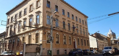 DSP a anulat autorizaţia de funcţionare a unui liceu de elită din Timişoara / Elevii învaţă în igrasie, umezeală şi mucegai / Amendă de 40.000 de lei

