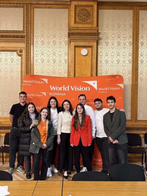 Sondaj World Vision România - Aproape un sfert dintre copiii şi adolescenţii consultaţi spun că adulţii îi ascultă rar sau aproape niciodată. Anxietatea şi presiunea şcolii, principalele probleme ale generaţiei lor