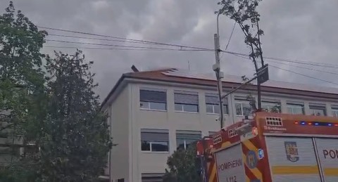 Incendiu într-o şcoală din Oradea/ Focul a fost stins rapid de pompieri, flăcările distrugând însă mai multe bunuri