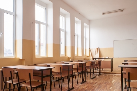 Protest al sindicaliştilor din Educaţie, la Palatul Parlamentului/ Federaţiile vor depune la Parlament peste 160.000 de semnături pentru modificarea şi completarea legilor Educaţiei