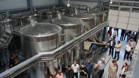 O cramă folosită pentru pregătirea studenţilor, dar şi pentru producţia proprie de vin, a fost inaugurată de Universitatea de Ştiinţele Vieţii din Iaşi / Investiţia depăşeşte 25 de milioane de lei