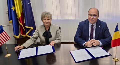 Programele FLEX Global şi FLEX Abroad Global, care prevăd acordarea de burse de sudiu elevilor români şi americani, vor continua în anul şcolar 2027 – 2028 / Memorandum semnat de ministrul Mihai Dimian