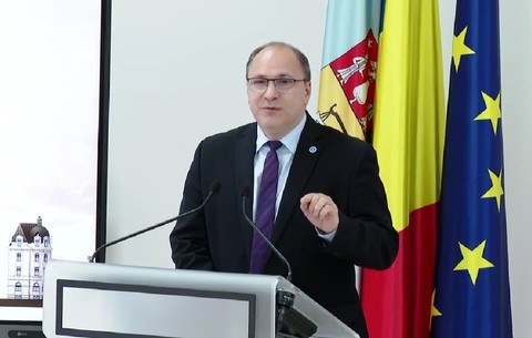 Concurs directori de unităţi de învăţământ - Mihai Dimian: Şcolile au nevoie de profesori dispuşi să-şi asume responsabilitatea conducerii lor / Cunoştinţele îşi arată valoarea atunci când ştim să le folosim
