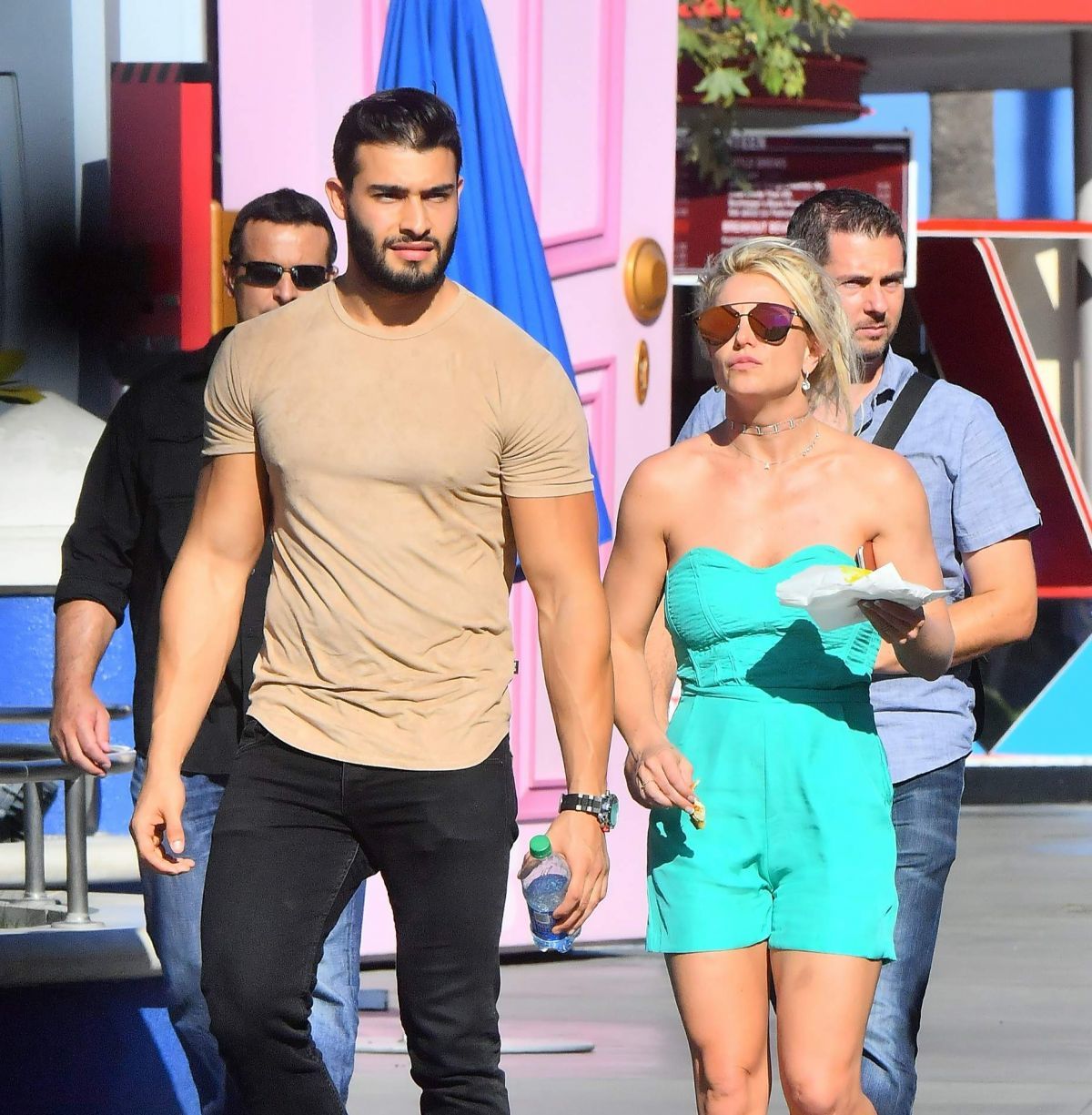 Ciudăţenia Din Relaţia Lui Britney Spears Cu Sam Asghari Au Semnat Un Contract