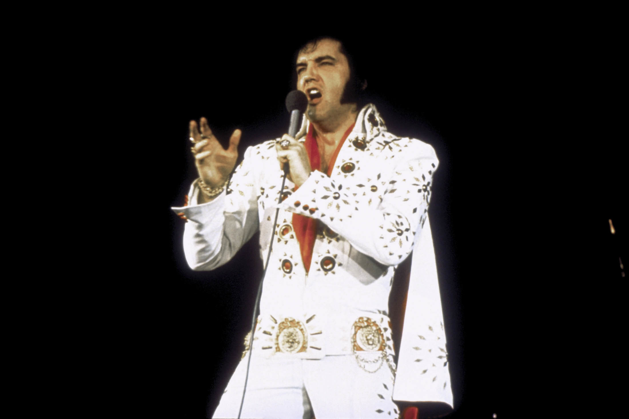 Elvis Presley, obsedat de mâncare, dar disperat să slăbească. Vezi ce dietă ciudată a încercat