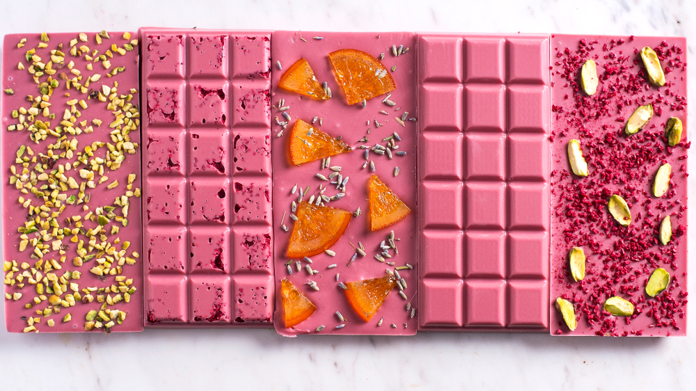 Ciocolata roz, al patrulea sortiment din lume, are efect antiviral. Din ce este făcută şi ce gust are?