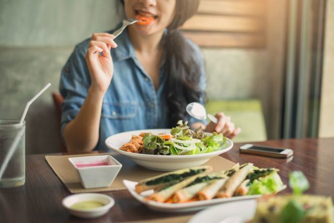 Ce sunt testele nutrigenetice. Cum poţi preveni boli ca diabetul şi cancerul cu ajutorul alimentaţiei potrivite ţie