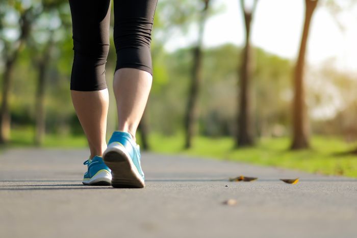 7 lucruri care se întâmplă cu corpul tău dacă mergi zilnic pe jos 30 de minute